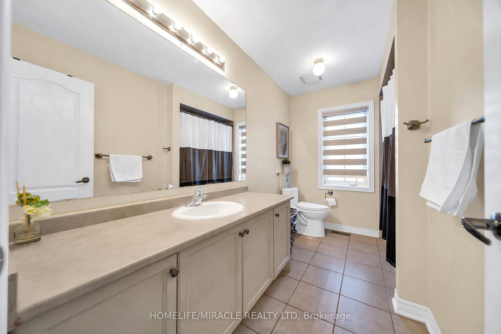 Detached House for sale at 4 Templeton Court, Brampton, Ontario, L6P 3B2 - Bram East - MLS: W12886158