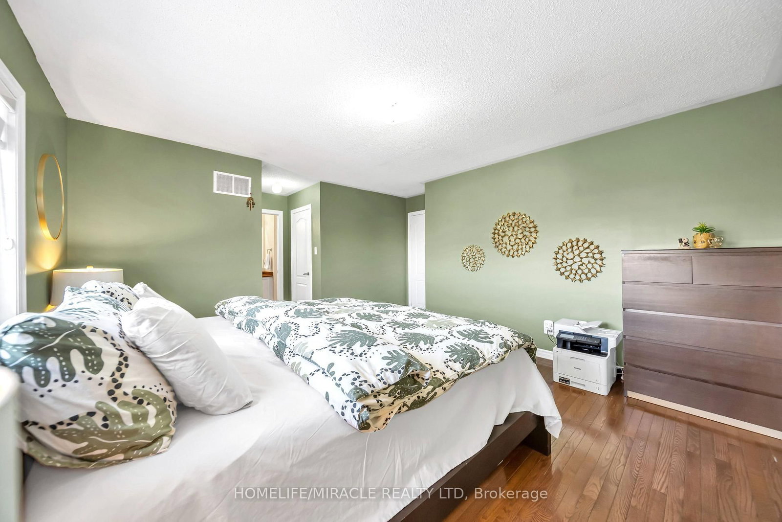 Detached House for sale at 4 Templeton Court, Brampton, Ontario, L6P 3B2 - Bram East - MLS: W12886158