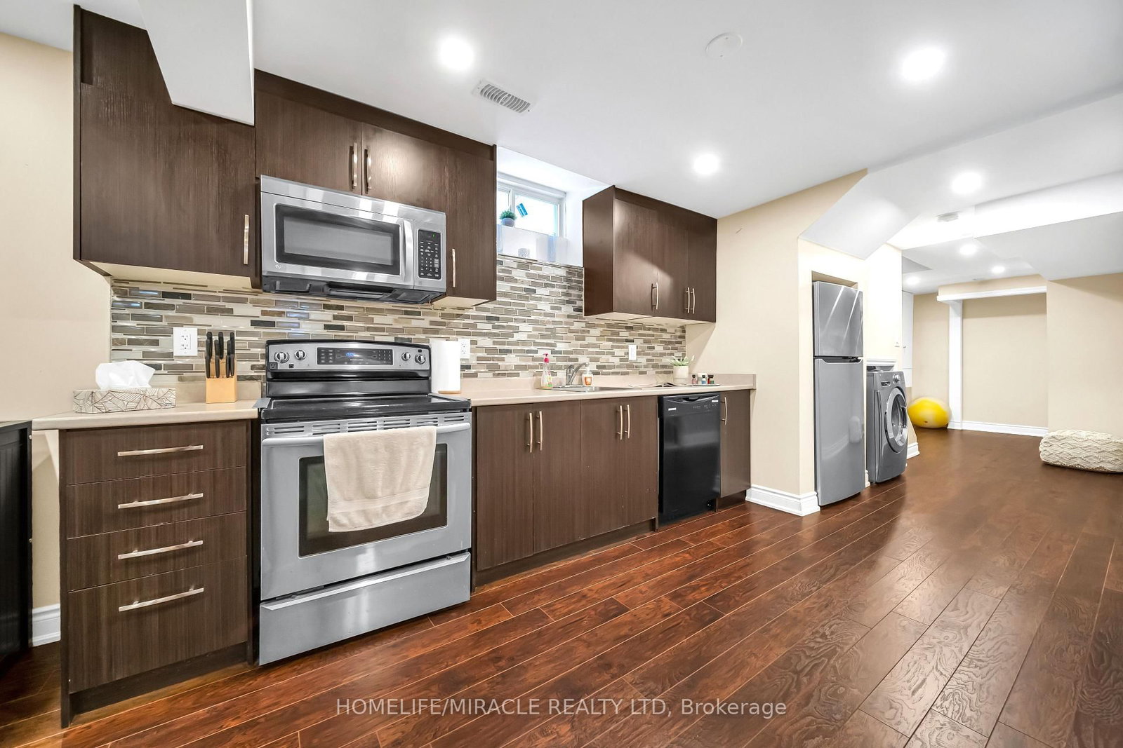 Detached House for sale at 4 Templeton Court, Brampton, Ontario, L6P 3B2 - Bram East - MLS: W12886158