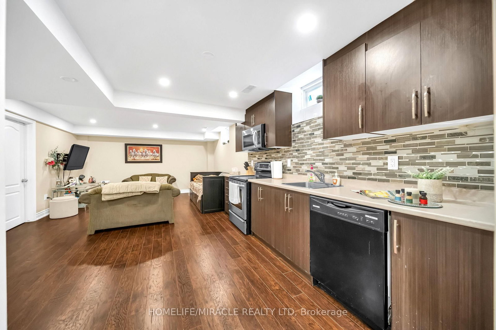 Detached House for sale at 4 Templeton Court, Brampton, Ontario, L6P 3B2 - Bram East - MLS: W12886158