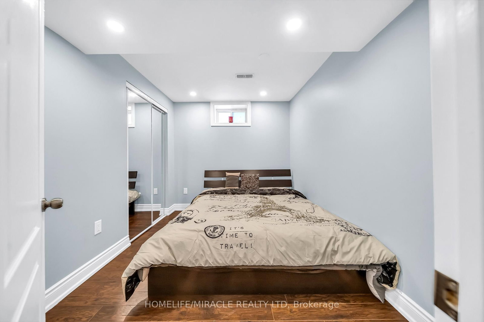 Detached House for sale at 4 Templeton Court, Brampton, Ontario, L6P 3B2 - Bram East - MLS: W12886158