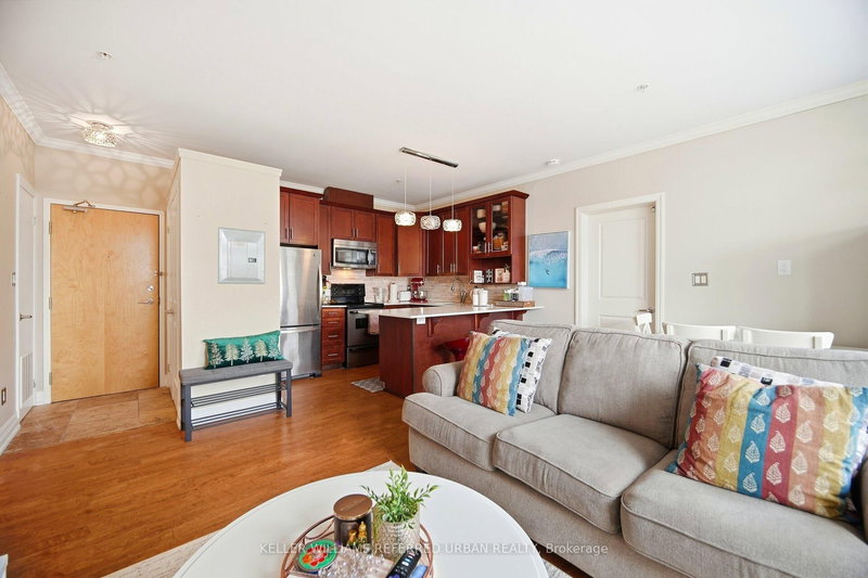 305 - 459 Kerr St, Oakville, L6K 3C2 | Image 2