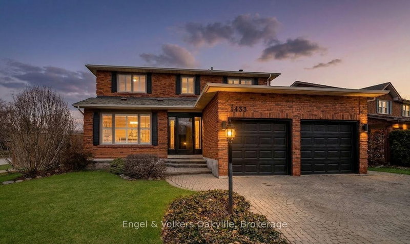 1433 Kathleen Cres, Oakville, L6H 2G6 | Image 2
