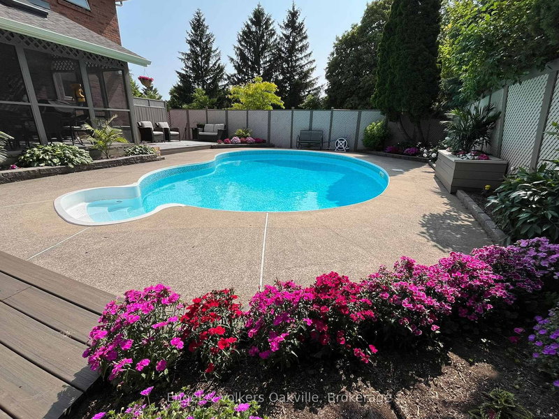 1433 Kathleen Cres, Oakville, L6H 2G6 | Image 3