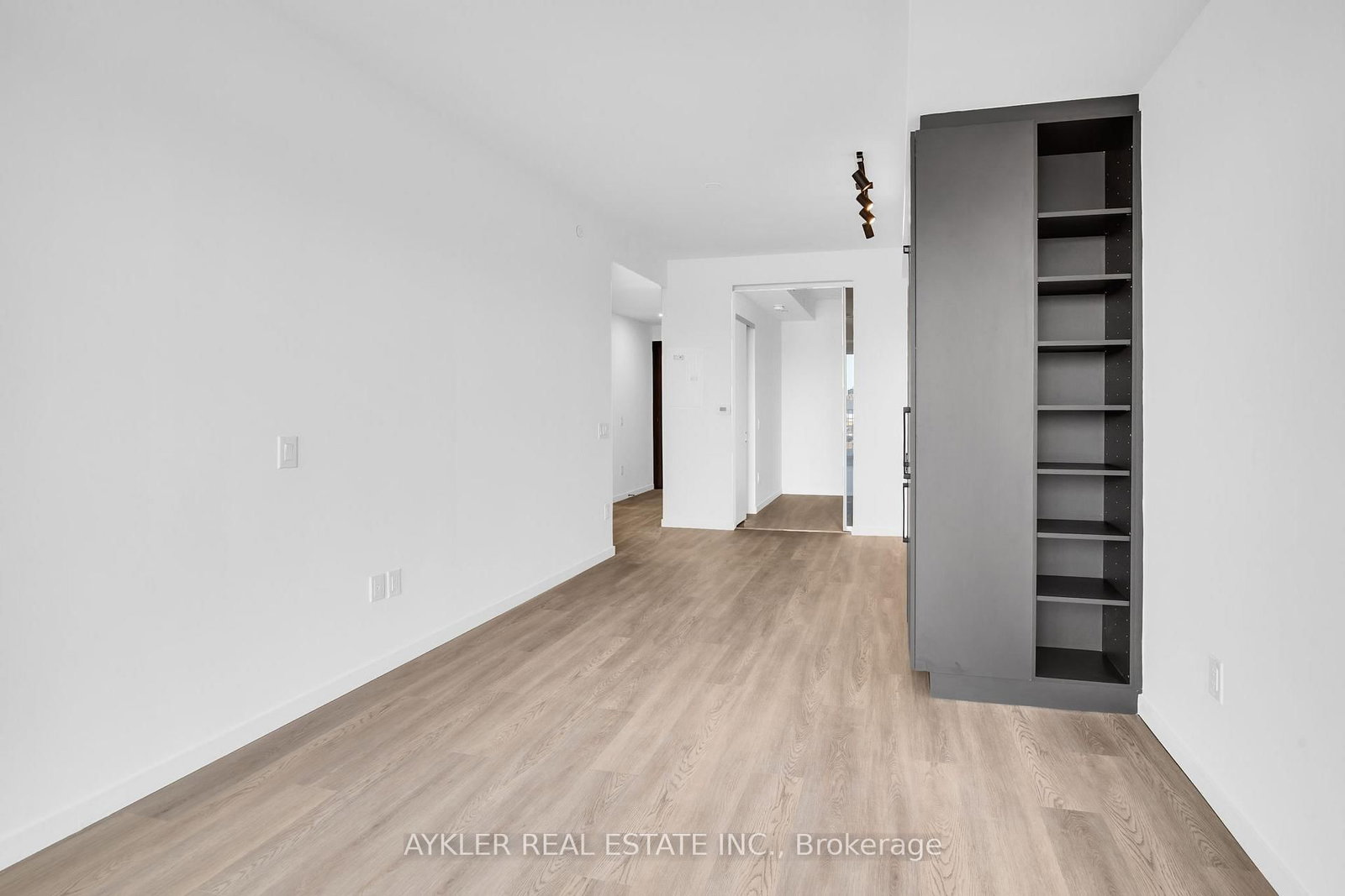 Condo for lease at 410-689 The Queensway, Toronto, Ontario, M8Y 1L1 - Stonegate-Queensway - MLS: W12886674