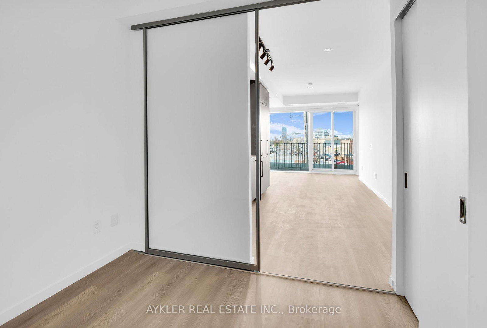 Condo for lease at 410-689 The Queensway, Toronto, Ontario, M8Y 1L1 - Stonegate-Queensway - MLS: W12886674