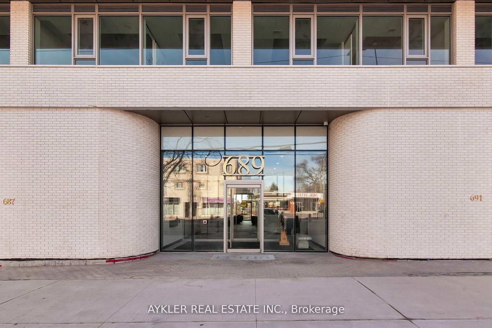 Condo for lease at 410-689 The Queensway, Toronto, Ontario, M8Y 1L1 - Stonegate-Queensway - MLS: W12886674