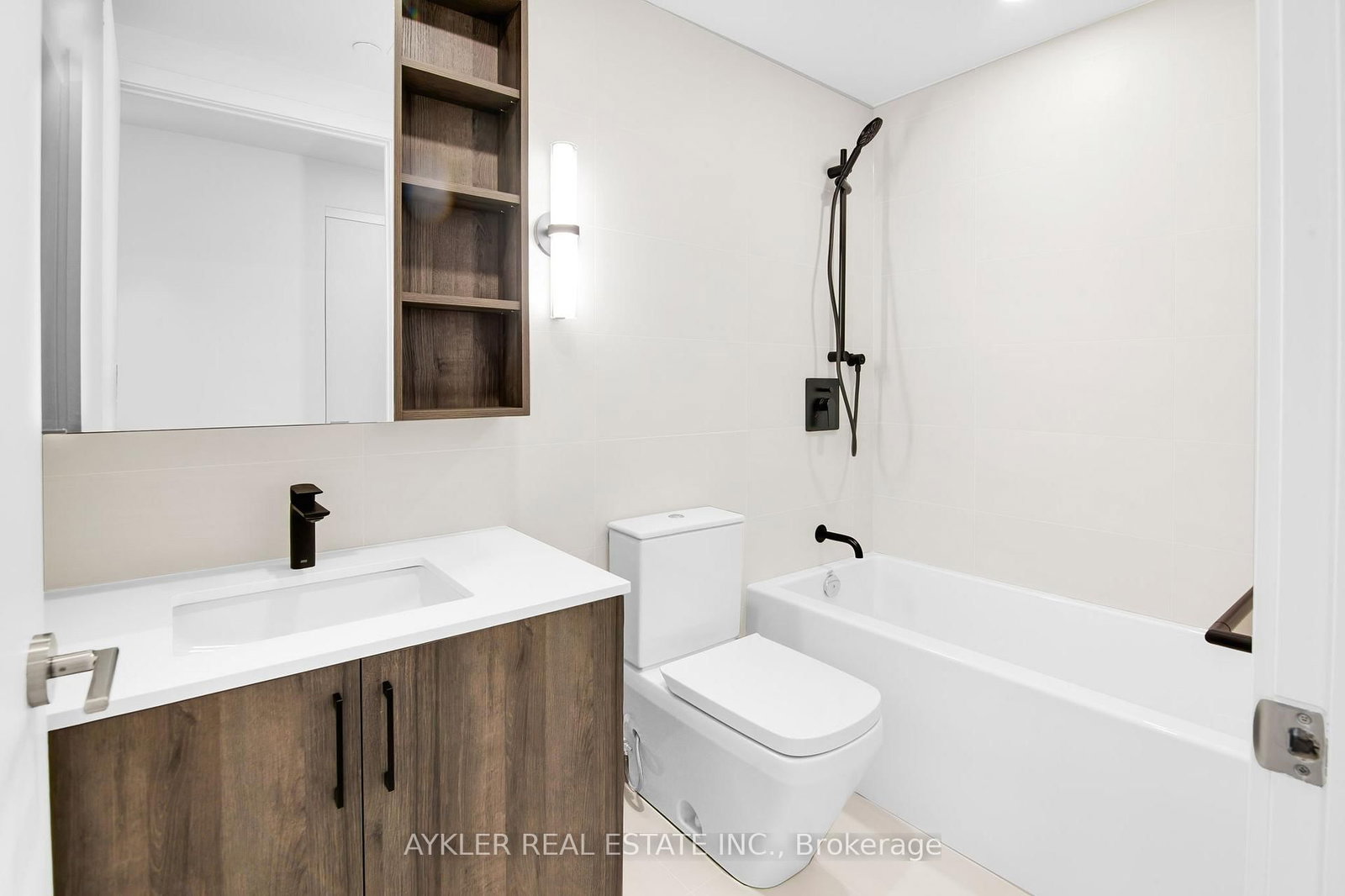 Condo for lease at 410-689 The Queensway, Toronto, Ontario, M8Y 1L1 - Stonegate-Queensway - MLS: W12886674