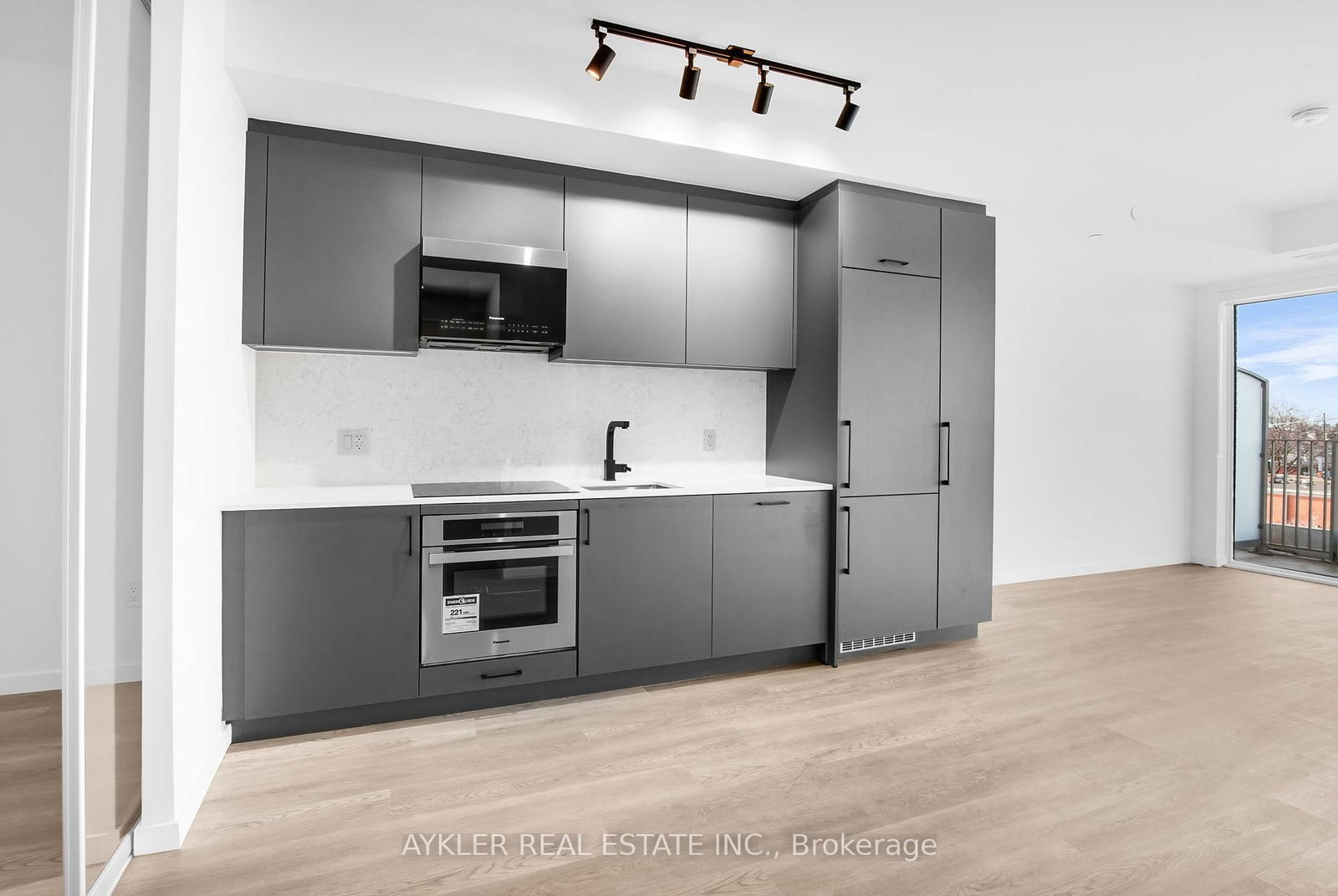 Condo for lease at 410-689 The Queensway, Toronto, Ontario, M8Y 1L1 - Stonegate-Queensway - MLS: W12886674