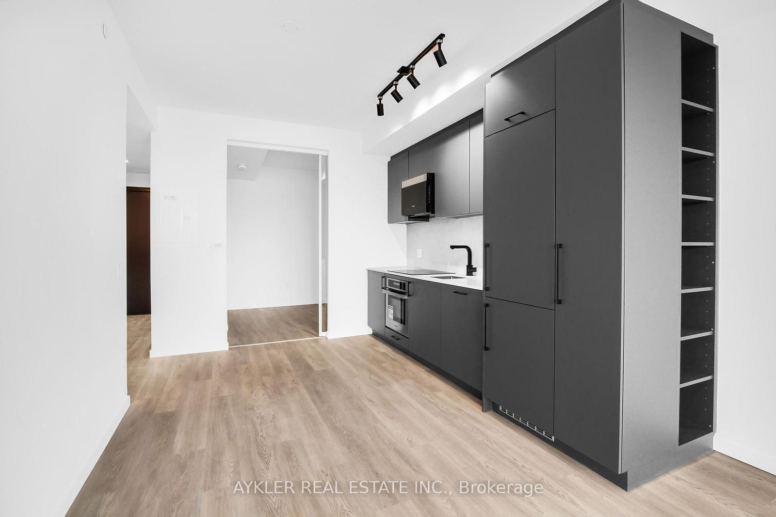 Condo for lease at 410-689 The Queensway, Toronto, Ontario, M8Y 1L1 - Stonegate-Queensway - MLS: W12886674