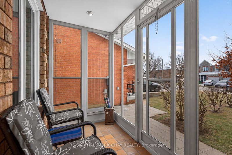 72 Ravenscliffe Crt, Brampton, L6X 4N9 | Image 3