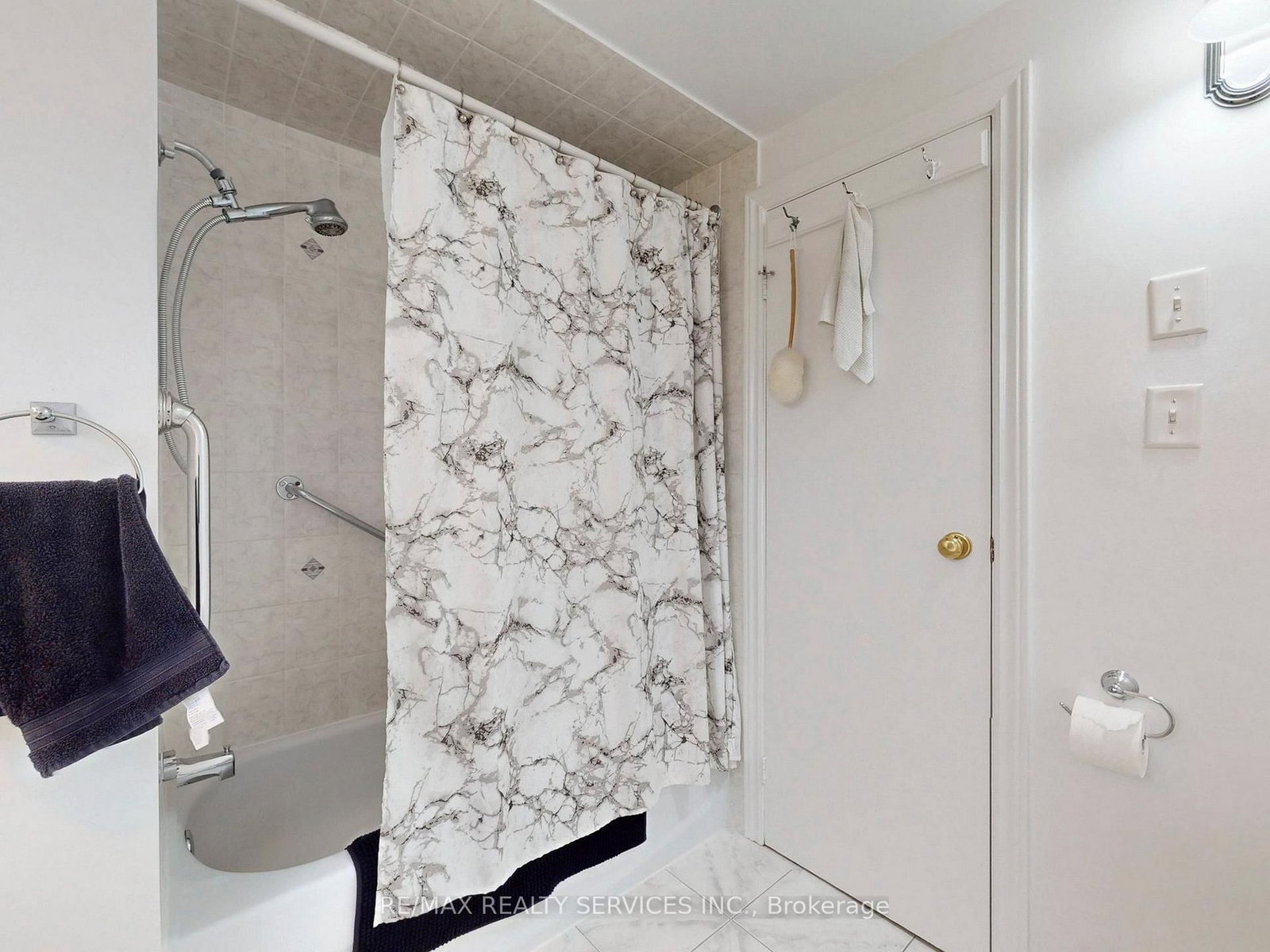 Detached House for sale at 16 Grassington Crescent, Brampton, Ontario, L6S 1Z6 - Northgate - MLS: W12886772