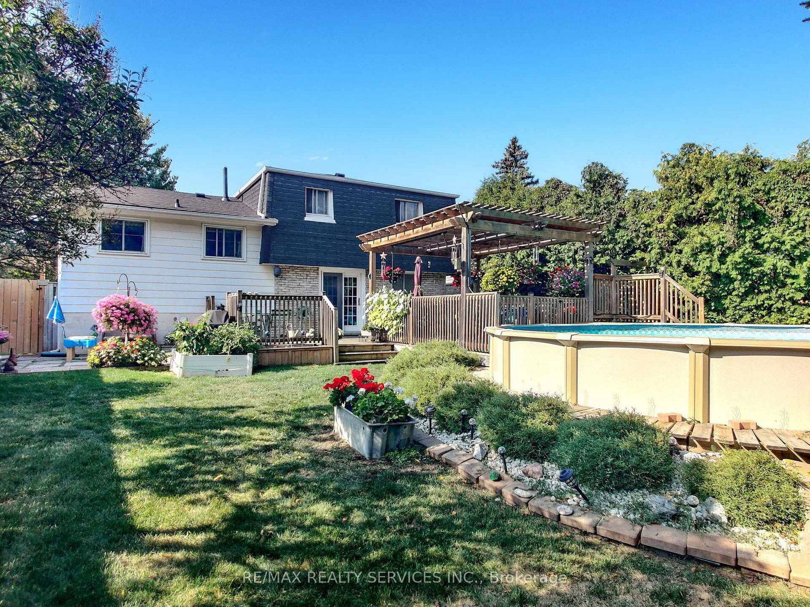 Detached House for sale at 16 Grassington Crescent, Brampton, Ontario, L6S 1Z6 - Northgate - MLS: W12886772