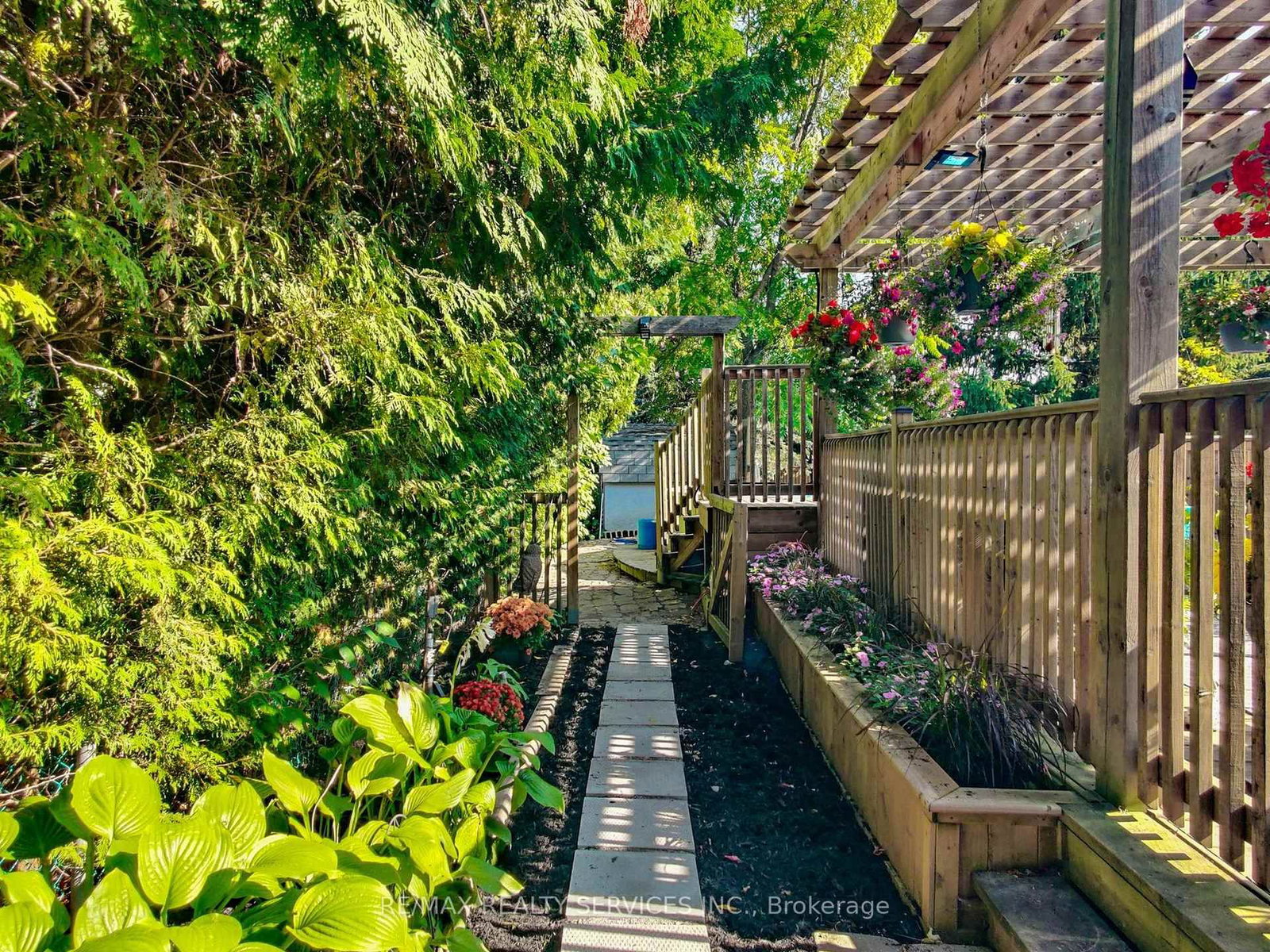 Detached House for sale at 16 Grassington Crescent, Brampton, Ontario, L6S 1Z6 - Northgate - MLS: W12886772