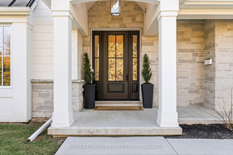 940 Gorton Ave, Burlington, L7T 1S5 | Image 2