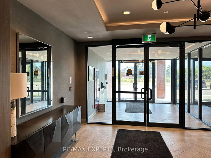 206 - 95 Dundas Street W W