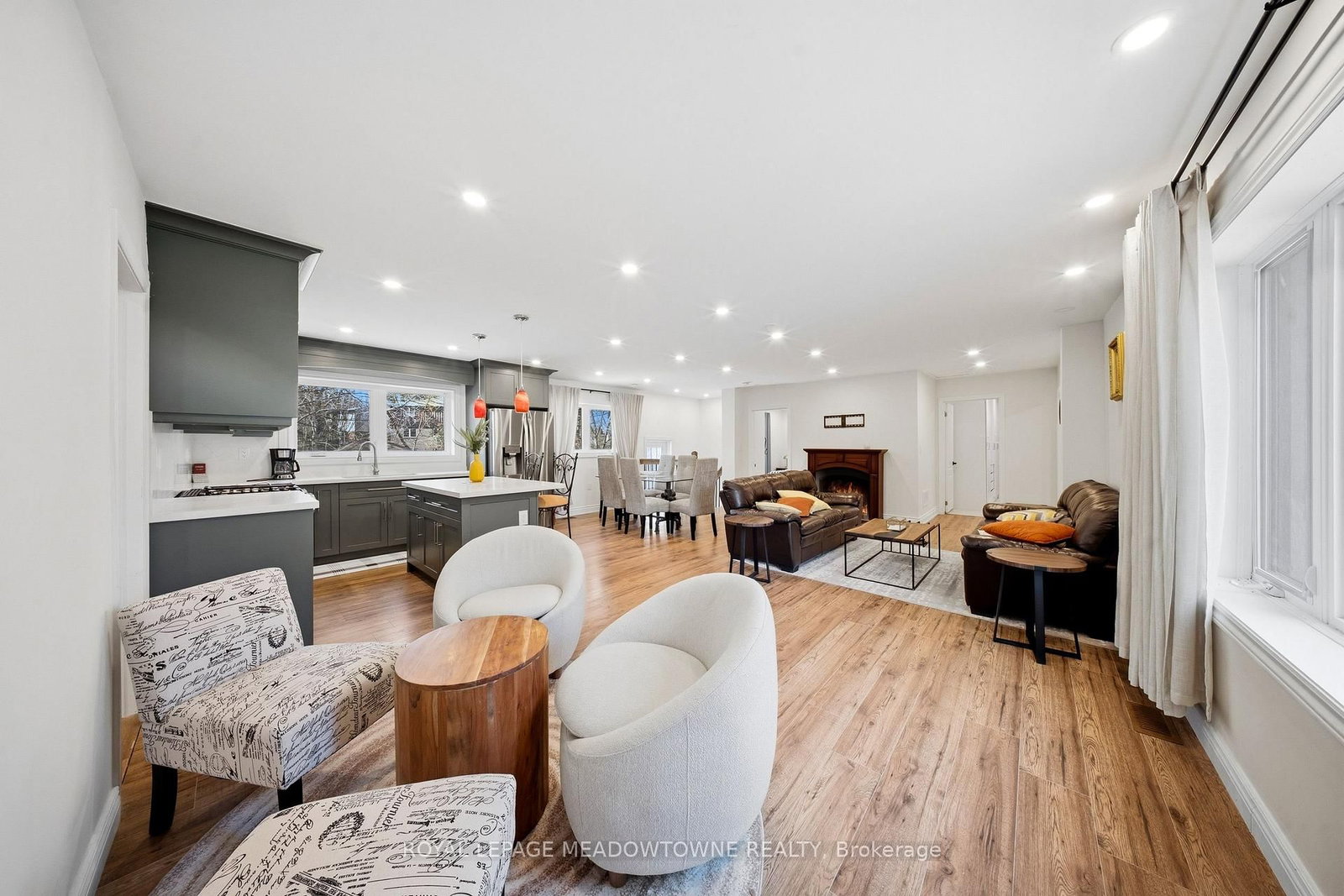 Detached House for sale at 208 Glen Oak Drive, Oakville, Ontario, L6K 2J2 - West - MLS: W12887614