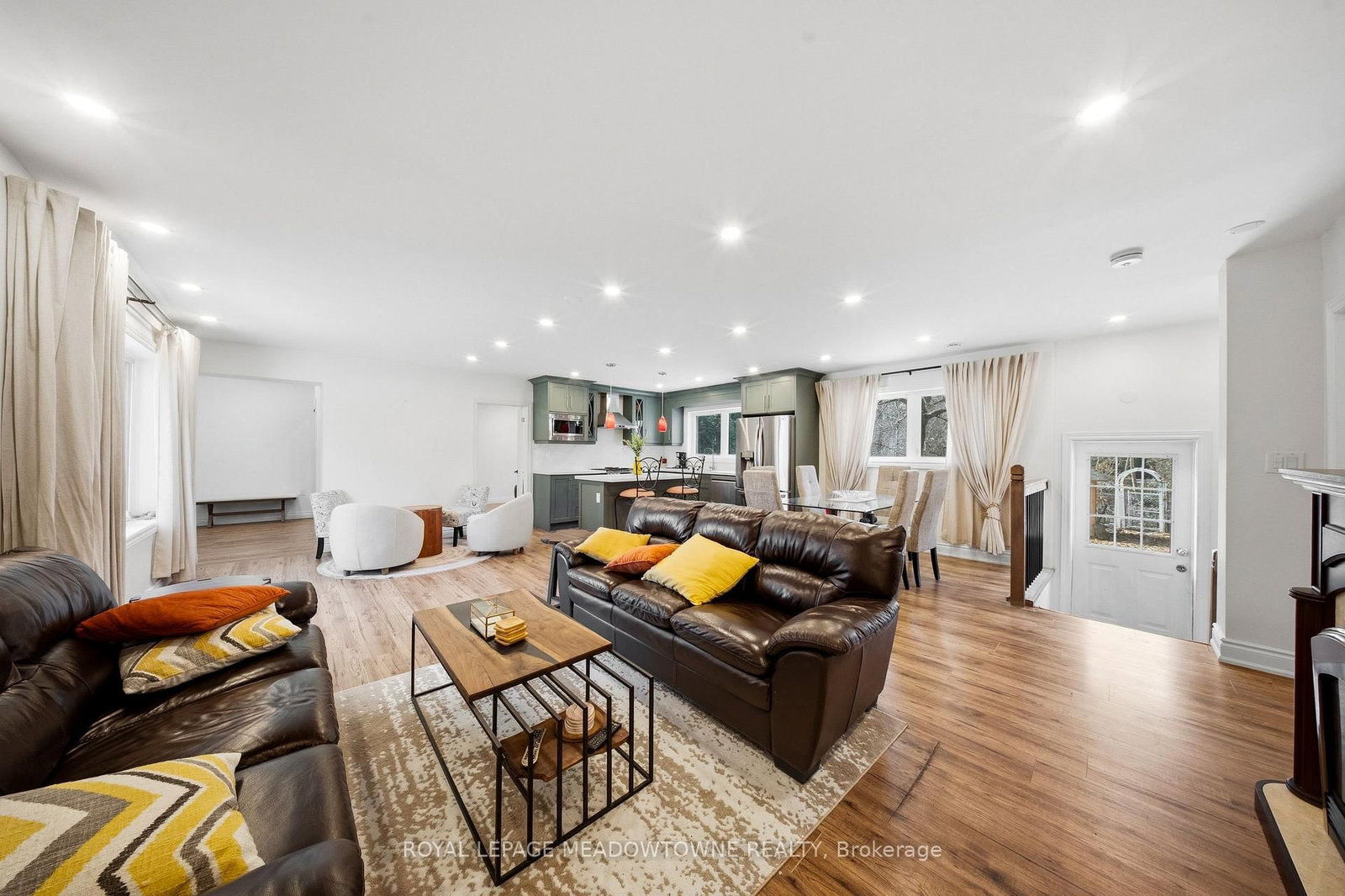 Detached House for sale at 208 Glen Oak Drive, Oakville, Ontario, L6K 2J2 - West - MLS: W12887614