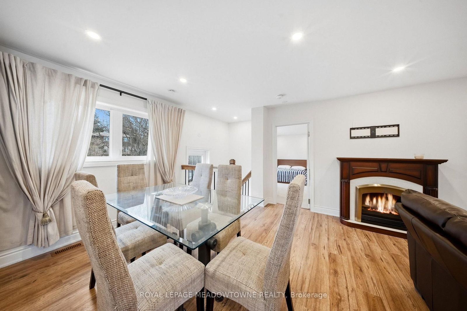 Detached House for sale at 208 Glen Oak Drive, Oakville, Ontario, L6K 2J2 - West - MLS: W12887614