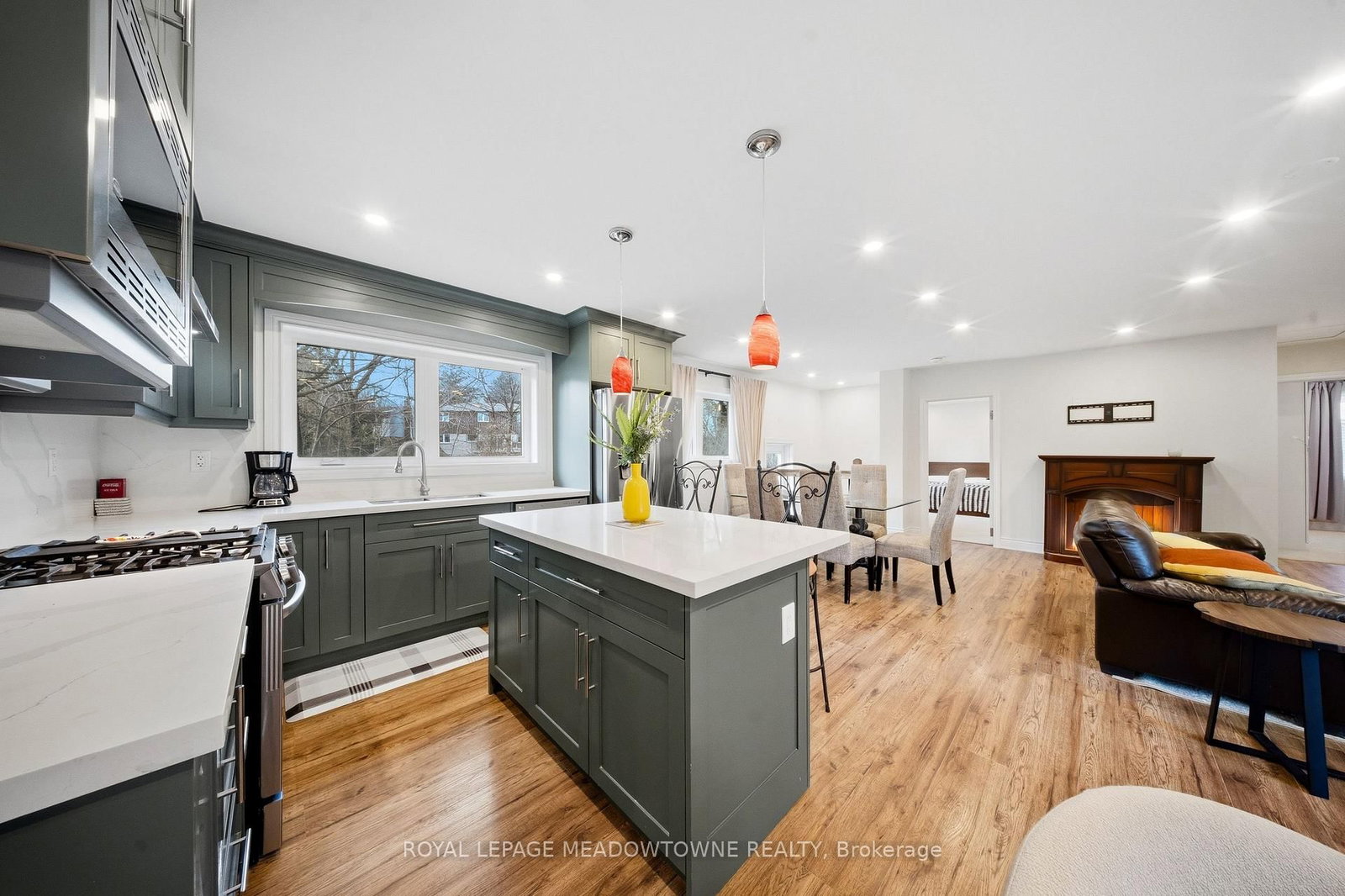 Detached House for sale at 208 Glen Oak Drive, Oakville, Ontario, L6K 2J2 - West - MLS: W12887614