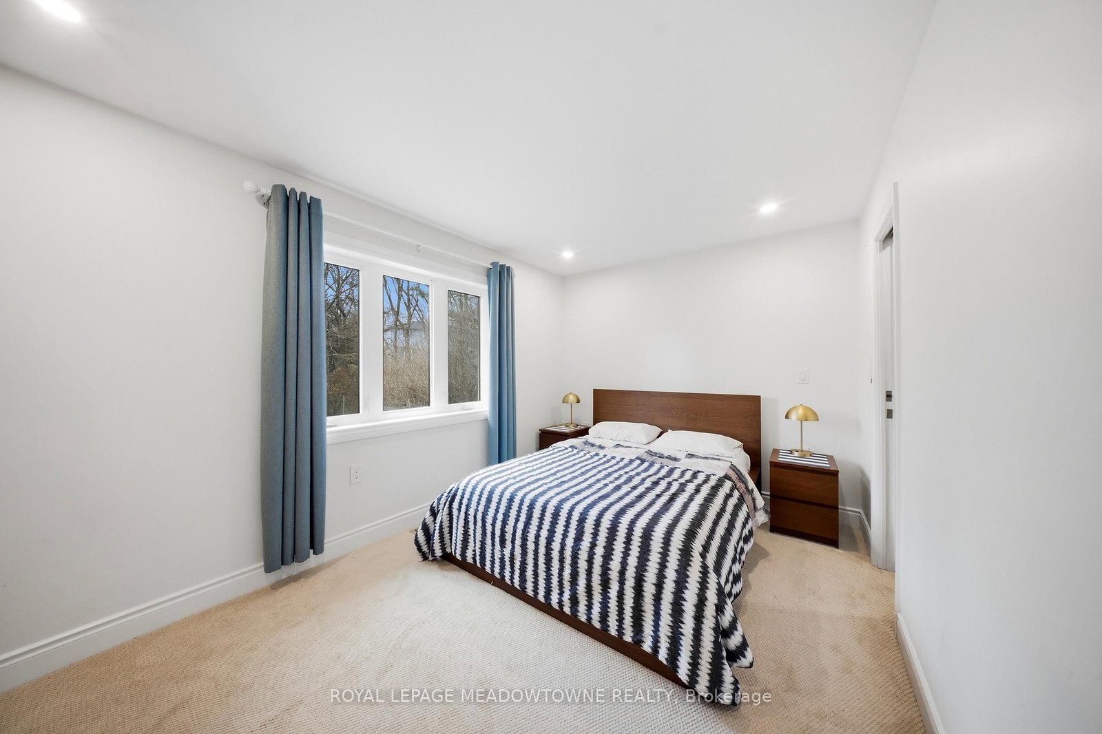 Detached House for sale at 208 Glen Oak Drive, Oakville, Ontario, L6K 2J2 - West - MLS: W12887614