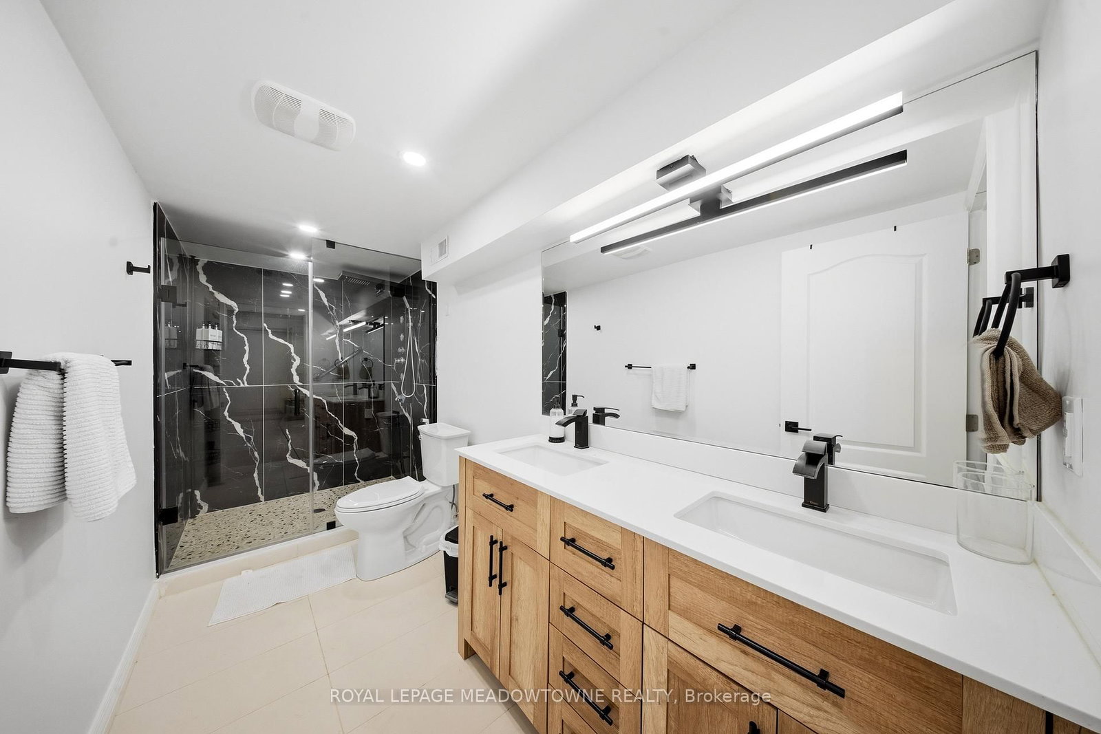 Detached House for sale at 208 Glen Oak Drive, Oakville, Ontario, L6K 2J2 - West - MLS: W12887614