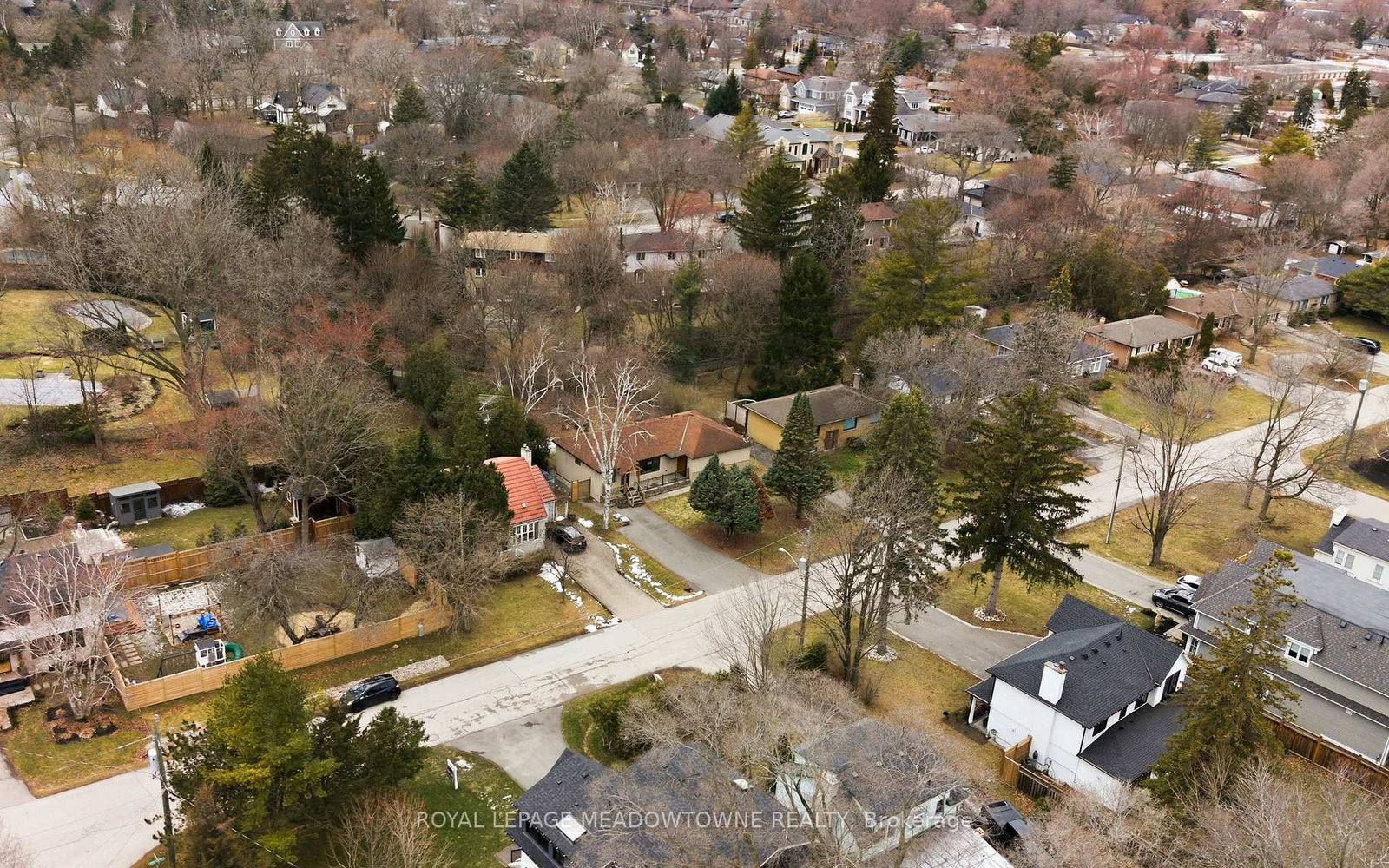 Detached House for sale at 208 Glen Oak Drive, Oakville, Ontario, L6K 2J2 - West - MLS: W12887614