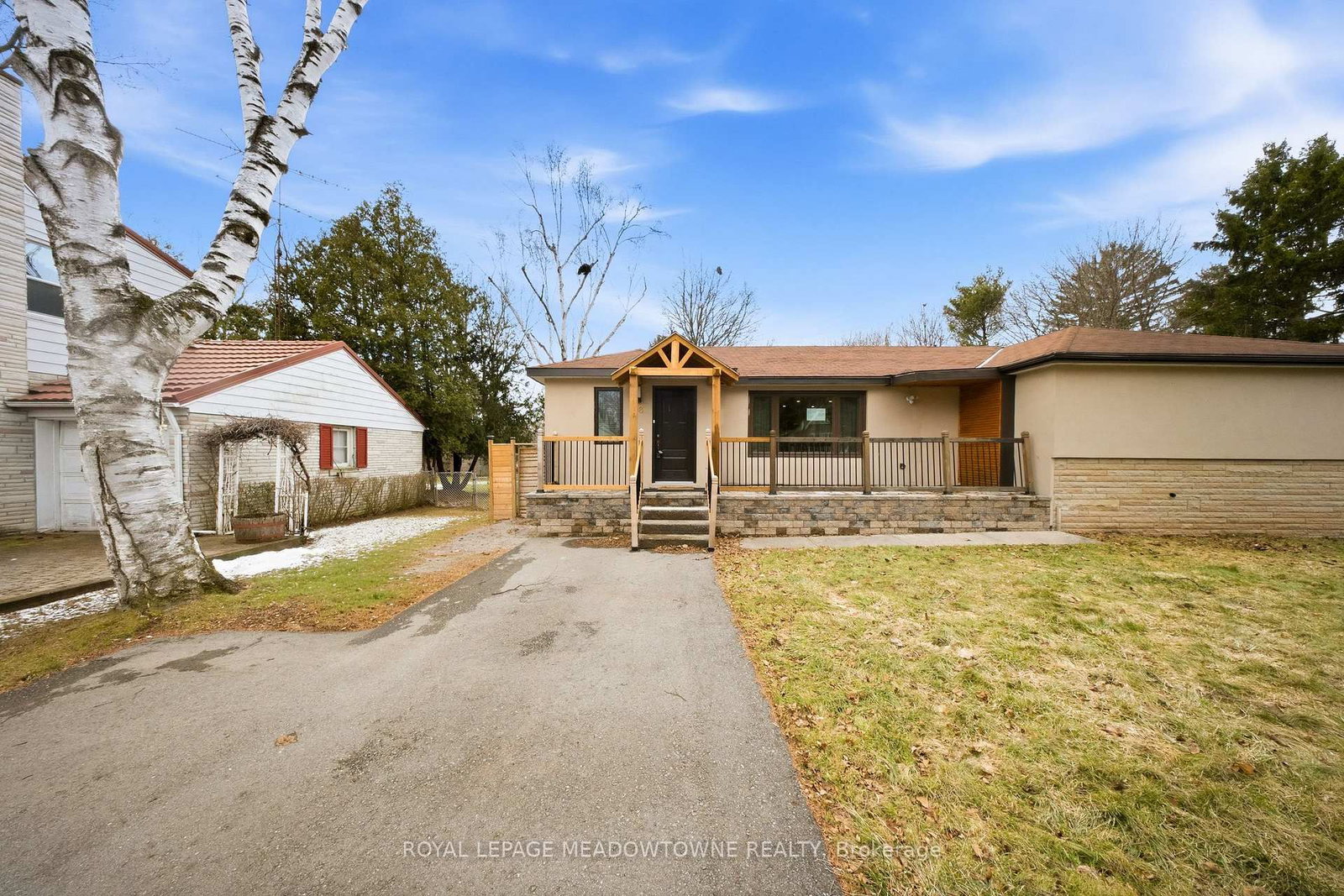 Detached House for sale at 208 Glen Oak Drive, Oakville, Ontario, L6K 2J2 - West - MLS: W12887614