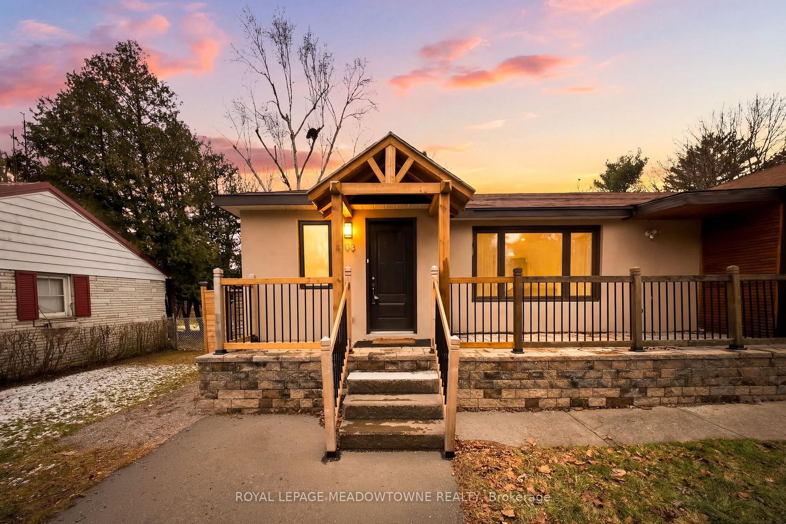 Detached House for sale at 208 Glen Oak Drive, Oakville, Ontario, L6K 2J2 - West - MLS: W12887614