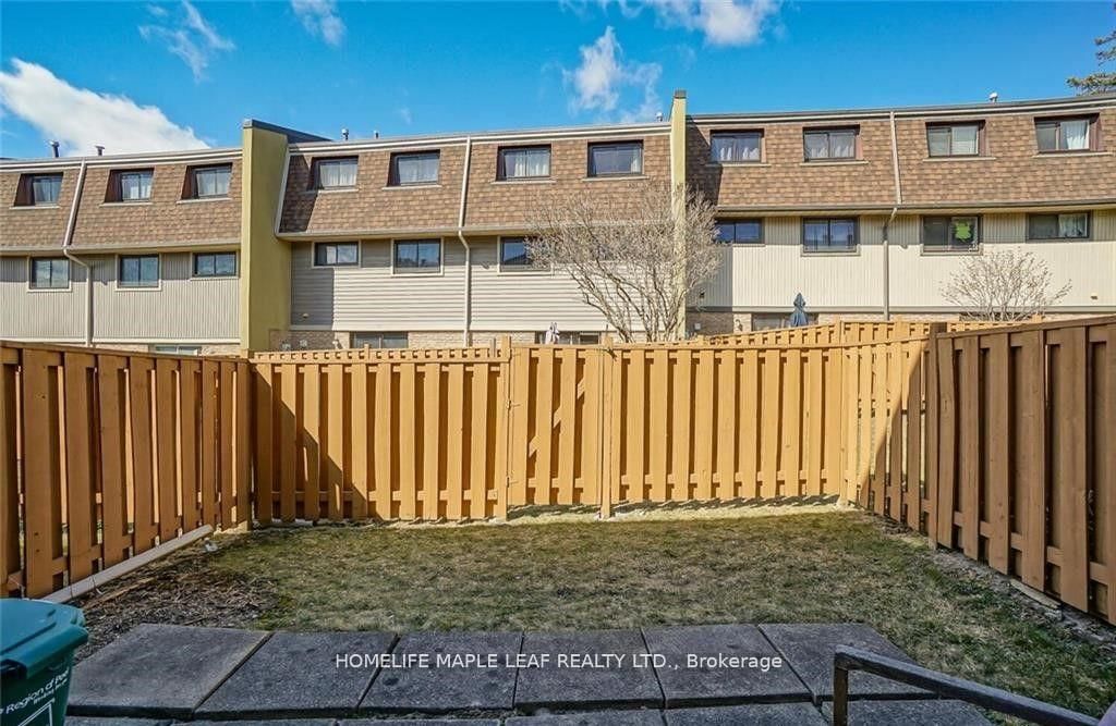 Townhouse for sale at 113-113 Ashton Crescent, Brampton, Ontario, L6S 3J9 - Central Park - MLS: W12887666