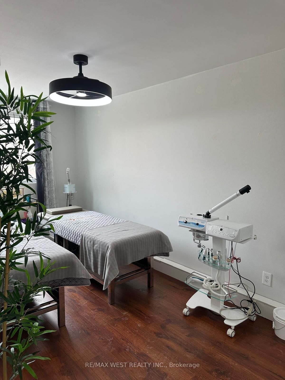 2551 Hurontario Street - Photo 18