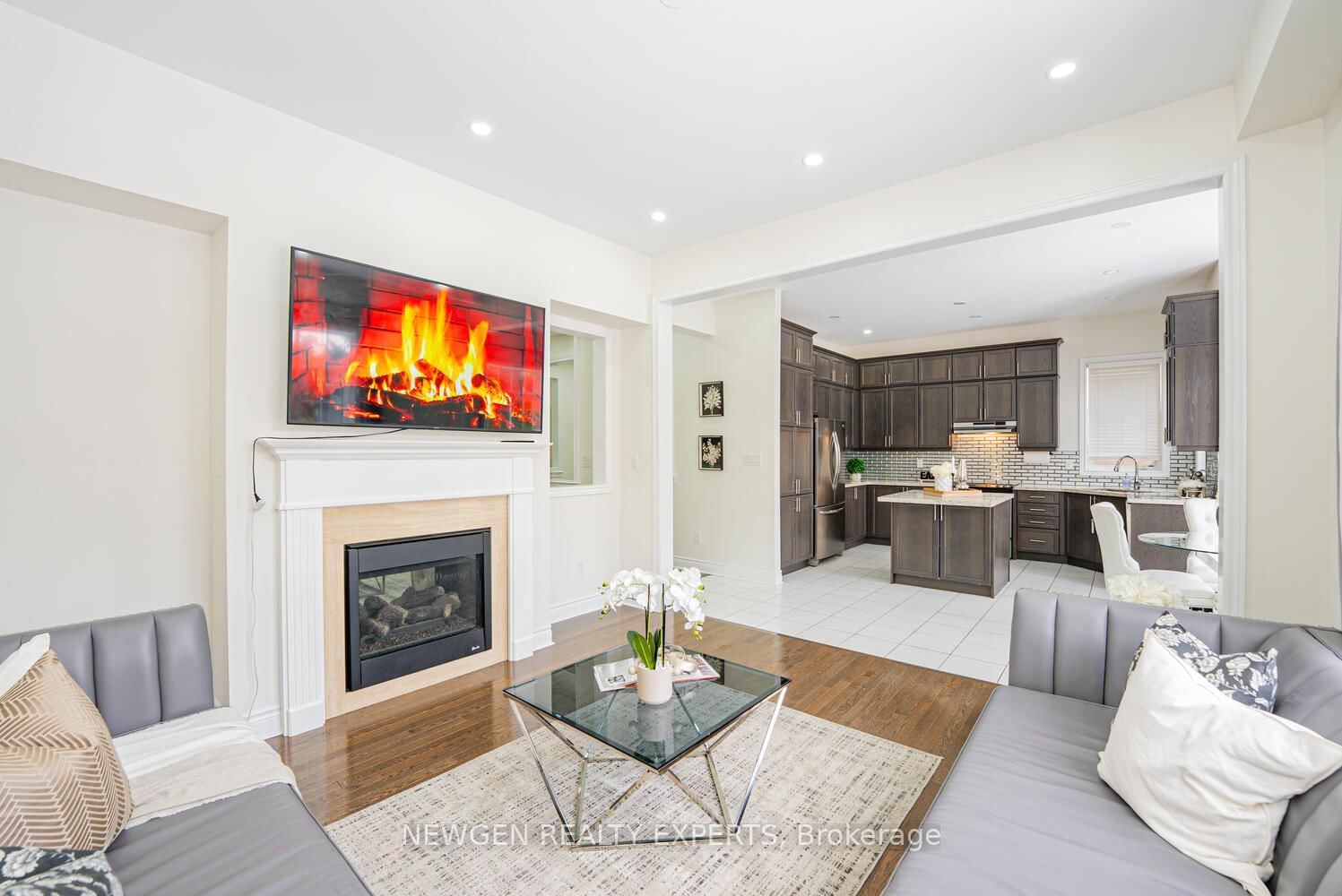 Detached House for sale at 17 Monarch Drive, Halton Hills, Ontario, L7G 0H9 - Georgetown - MLS: W12887980