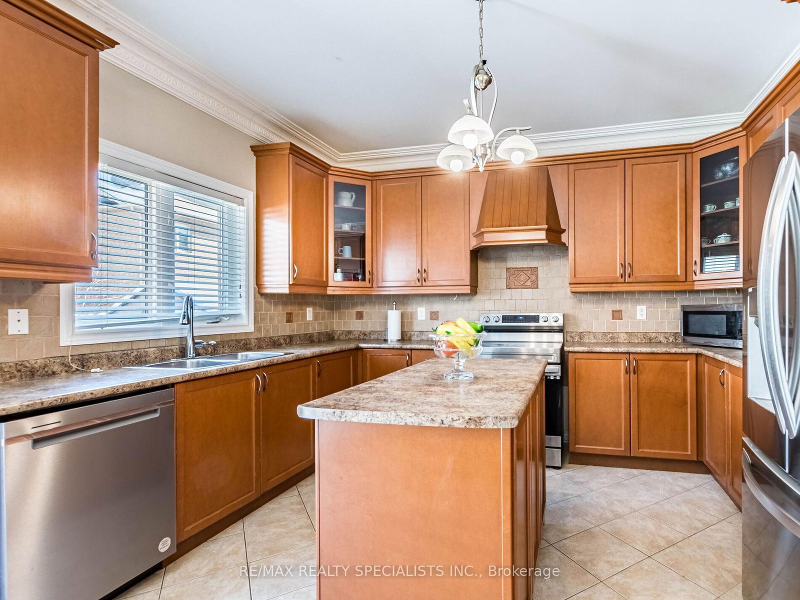 Detached House for sale at 9 Pepperbush Road, Brampton, Ontario, L6P 2L5 - Bram East - MLS: W12888072