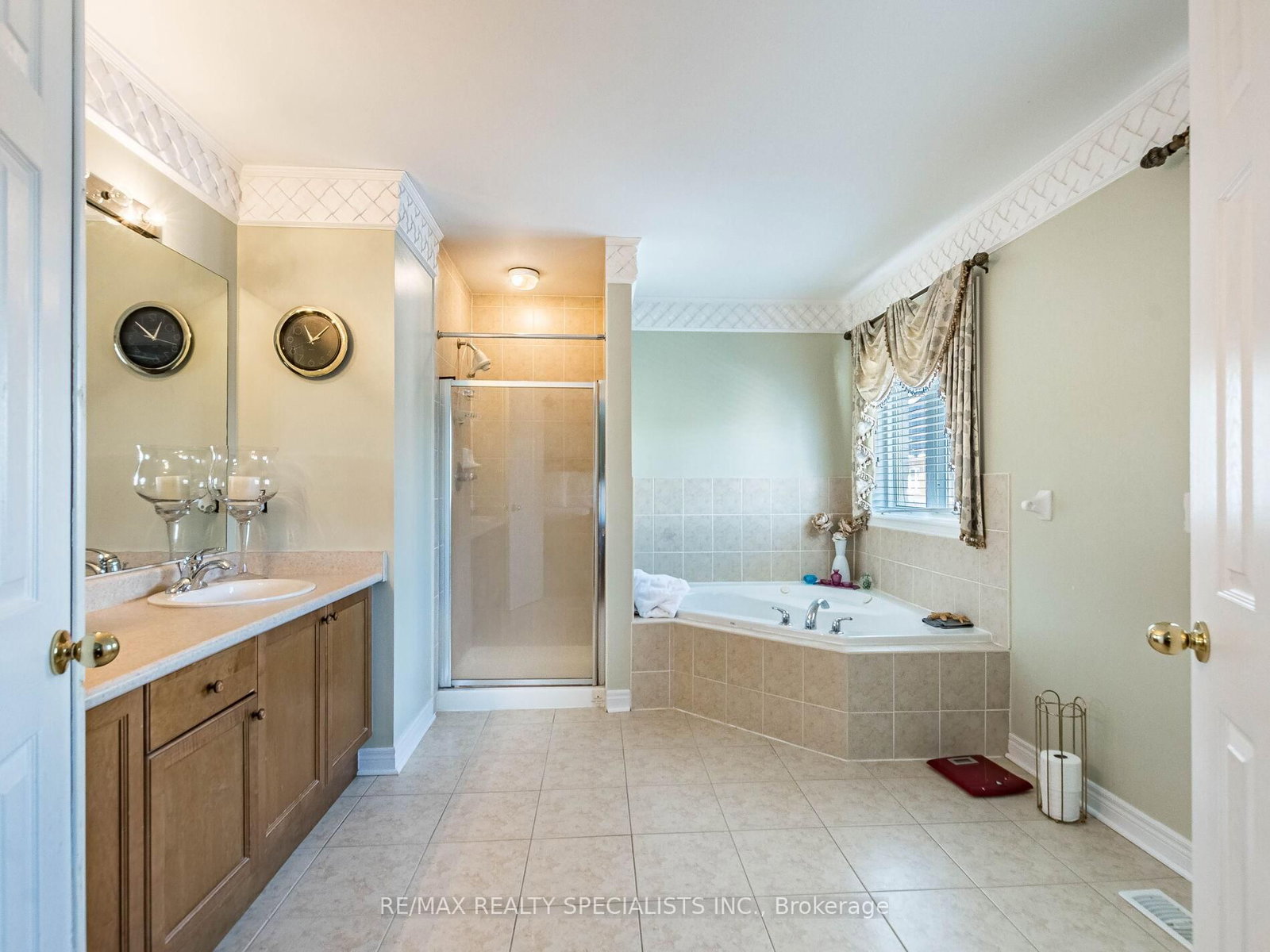 Detached House for sale at 9 Pepperbush Road, Brampton, Ontario, L6P 2L5 - Bram East - MLS: W12888072