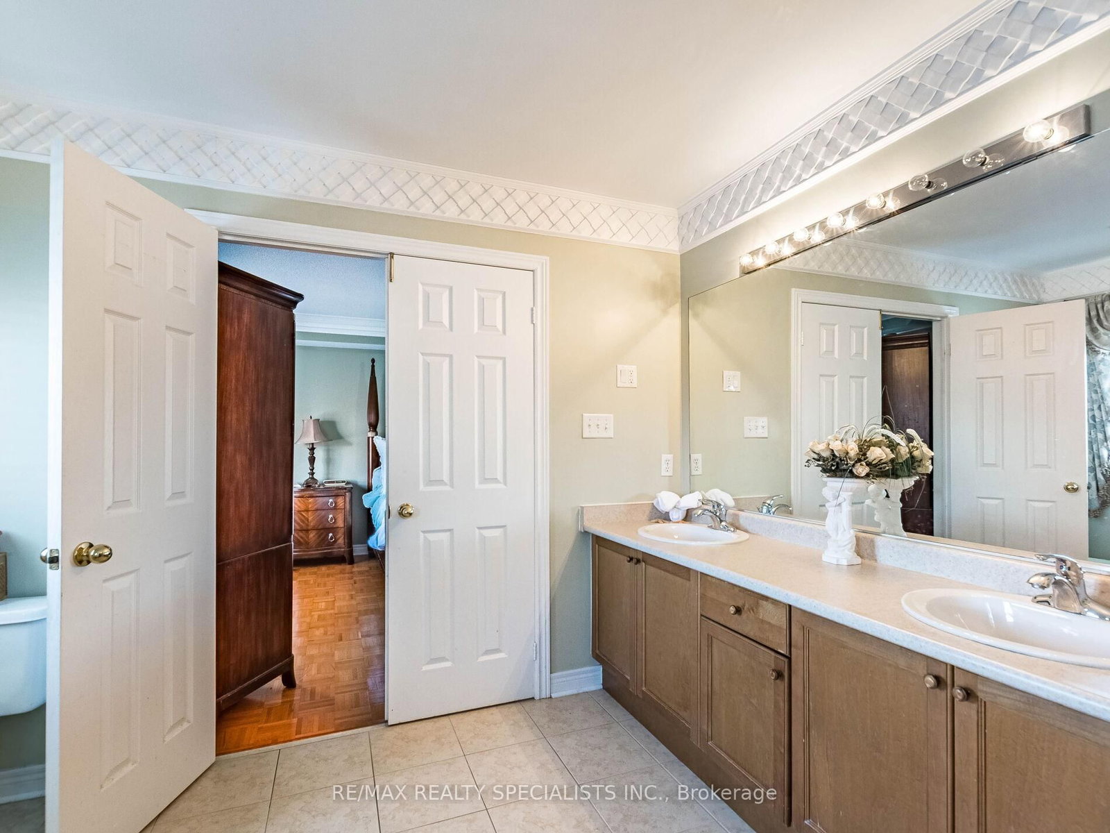 Detached House for sale at 9 Pepperbush Road, Brampton, Ontario, L6P 2L5 - Bram East - MLS: W12888072