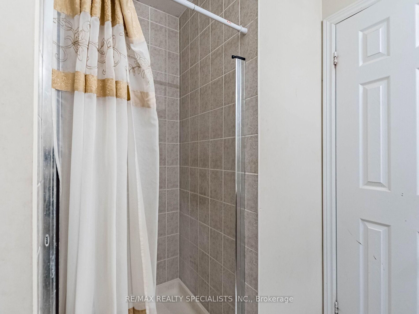 Detached House for sale at 9 Pepperbush Road, Brampton, Ontario, L6P 2L5 - Bram East - MLS: W12888072