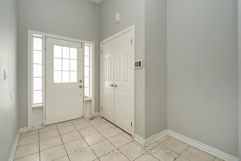 10 Dillon Brampton,ON L6X 3B6 — Photo 5