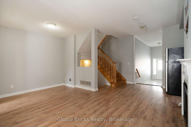 10 Dillon Brampton,ON L6X 3B6 — Photo 7