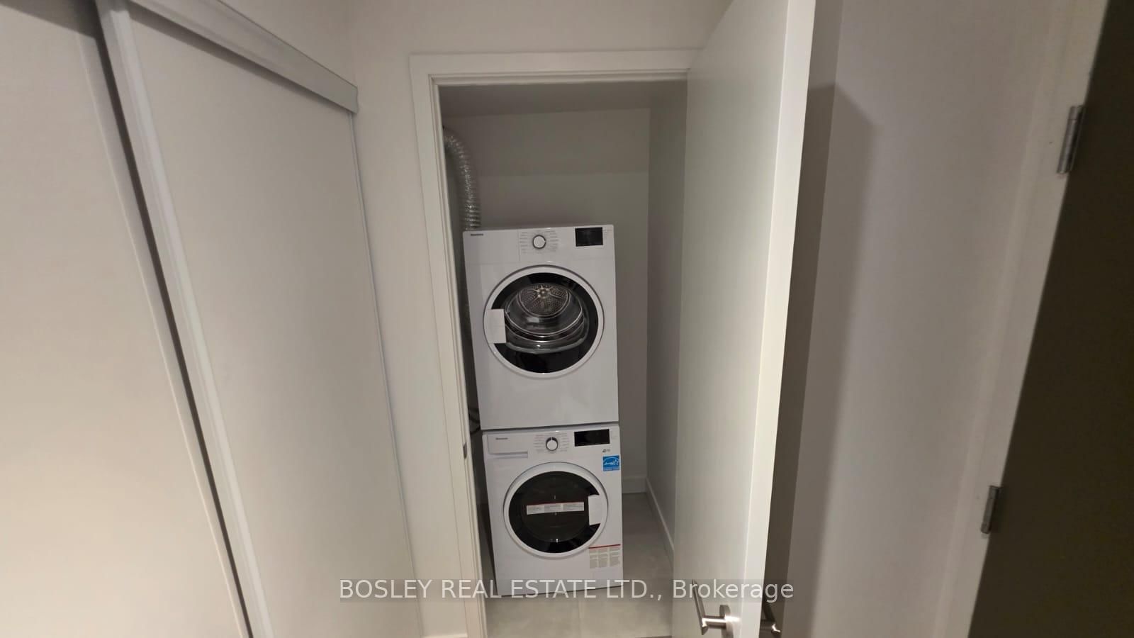 448 Burnhamthorpe Road W, Unit 1706 - Photo 11