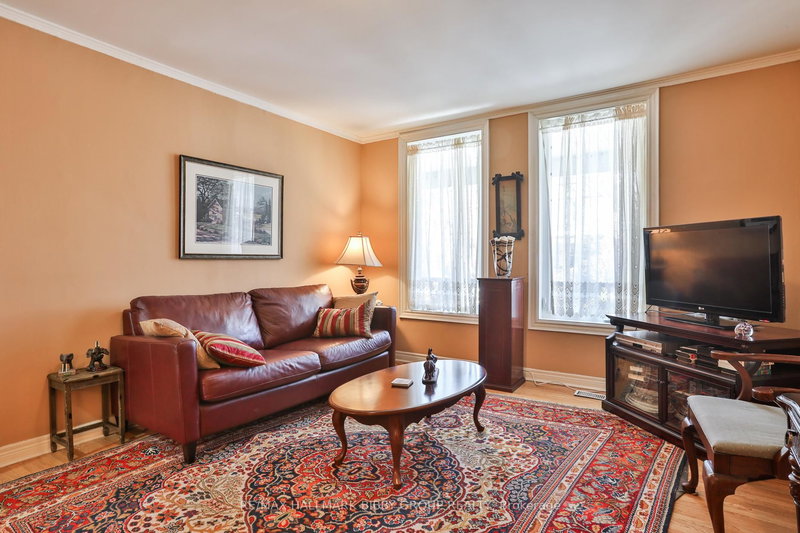 98 Fuller Ave, Toronto, M6R 2C5 | Image 2