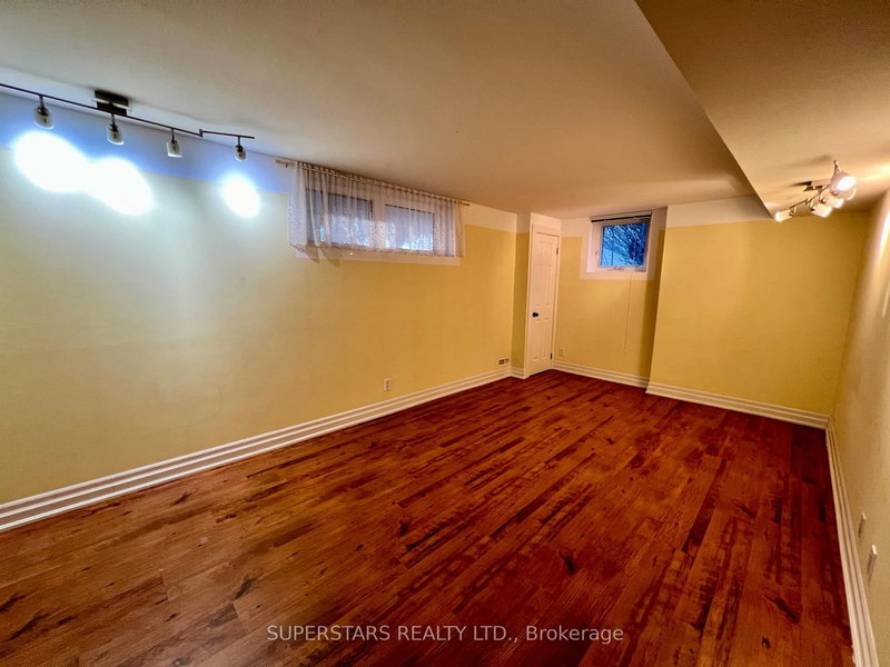 366 Winston Rd, Oakville, L6L 4W5 | Image 2