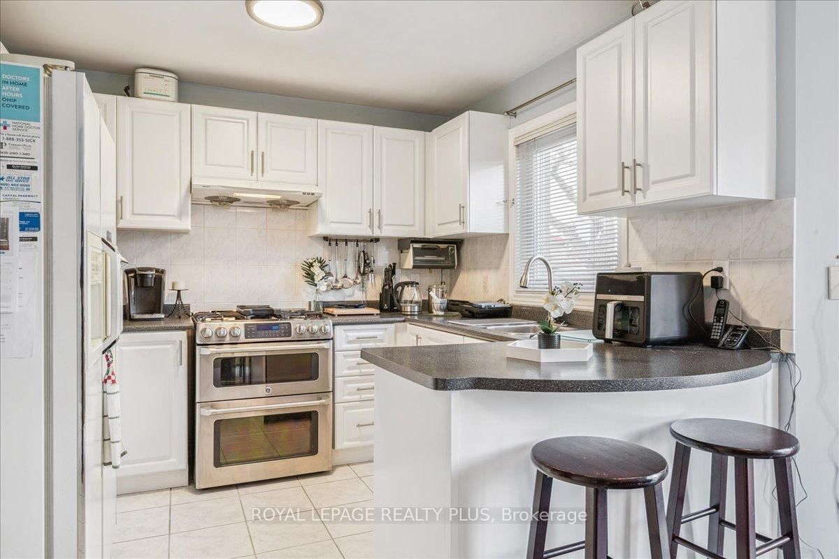 Detached House for sale at 3561 Old Orchard Park Drive, Mississauga, Ontario, L5B 4E3 - Fairview - MLS: W12888716