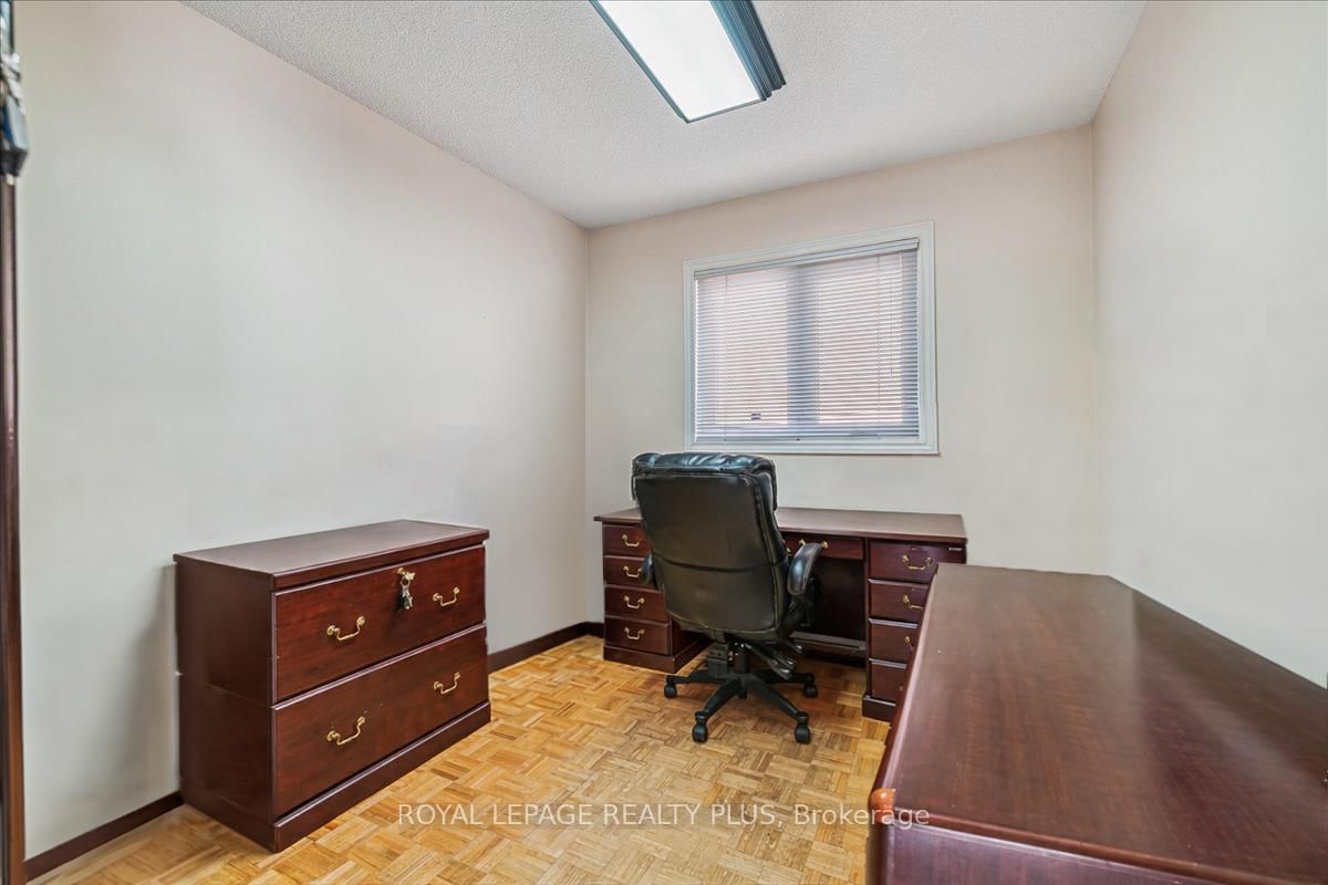 Detached House for sale at 3561 Old Orchard Park Drive, Mississauga, Ontario, L5B 4E3 - Fairview - MLS: W12888716