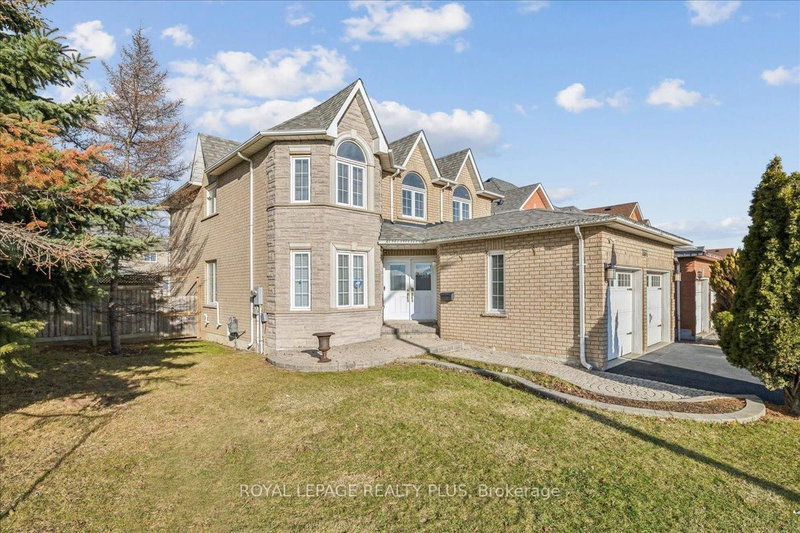 3561 Old Orchard Park Dr, Mississauga, L5B 4E3 | Image 3