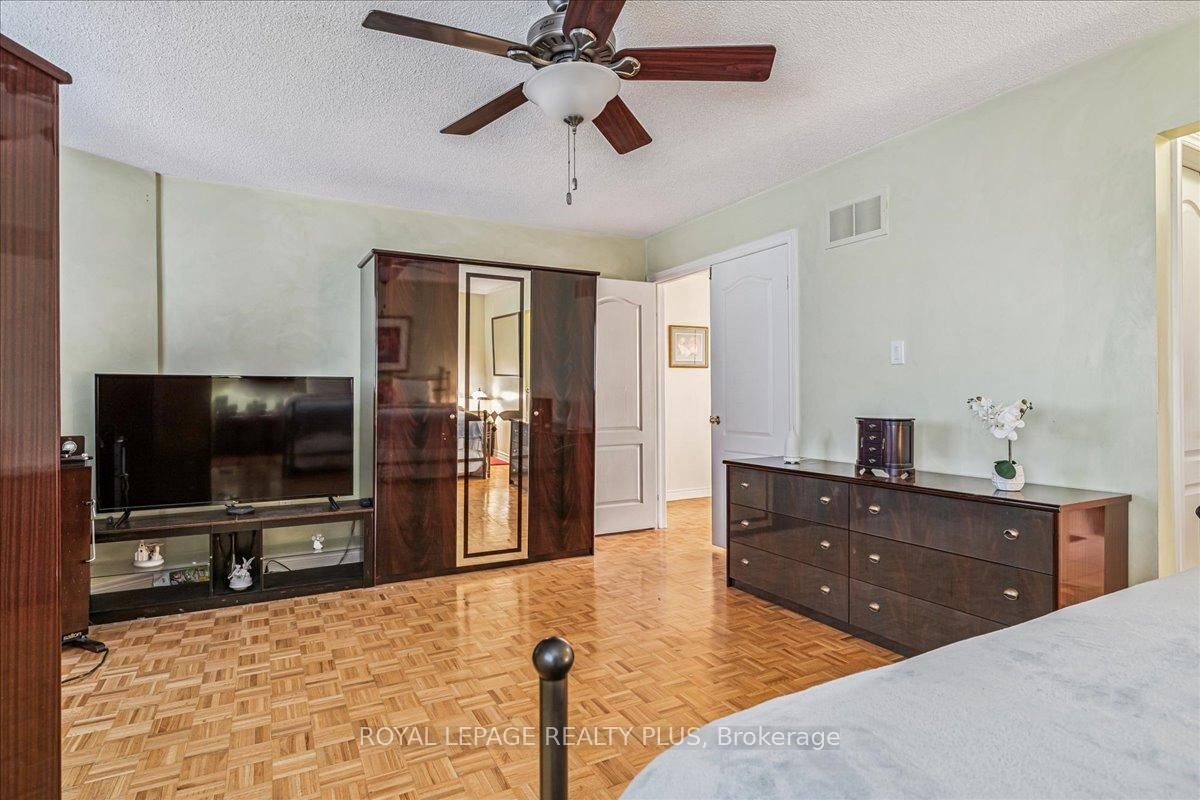 Detached House for sale at 3561 Old Orchard Park Drive, Mississauga, Ontario, L5B 4E3 - Fairview - MLS: W12888716