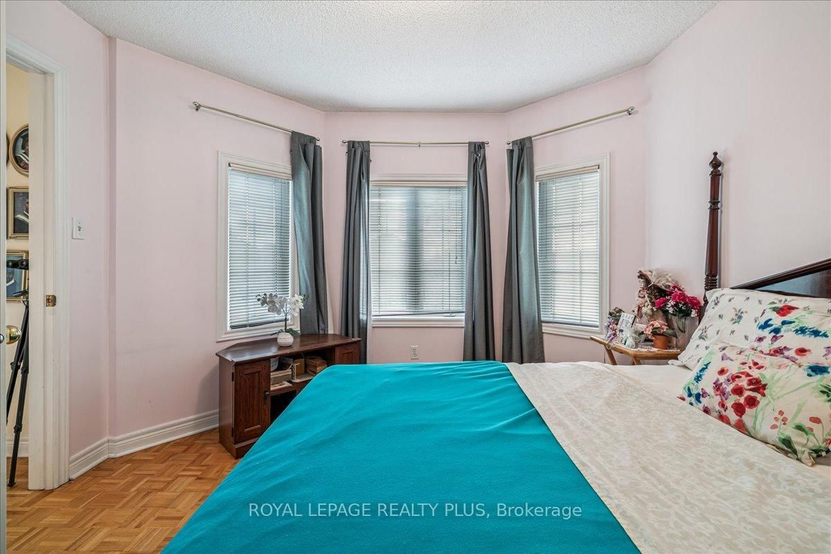 Detached House for sale at 3561 Old Orchard Park Drive, Mississauga, Ontario, L5B 4E3 - Fairview - MLS: W12888716