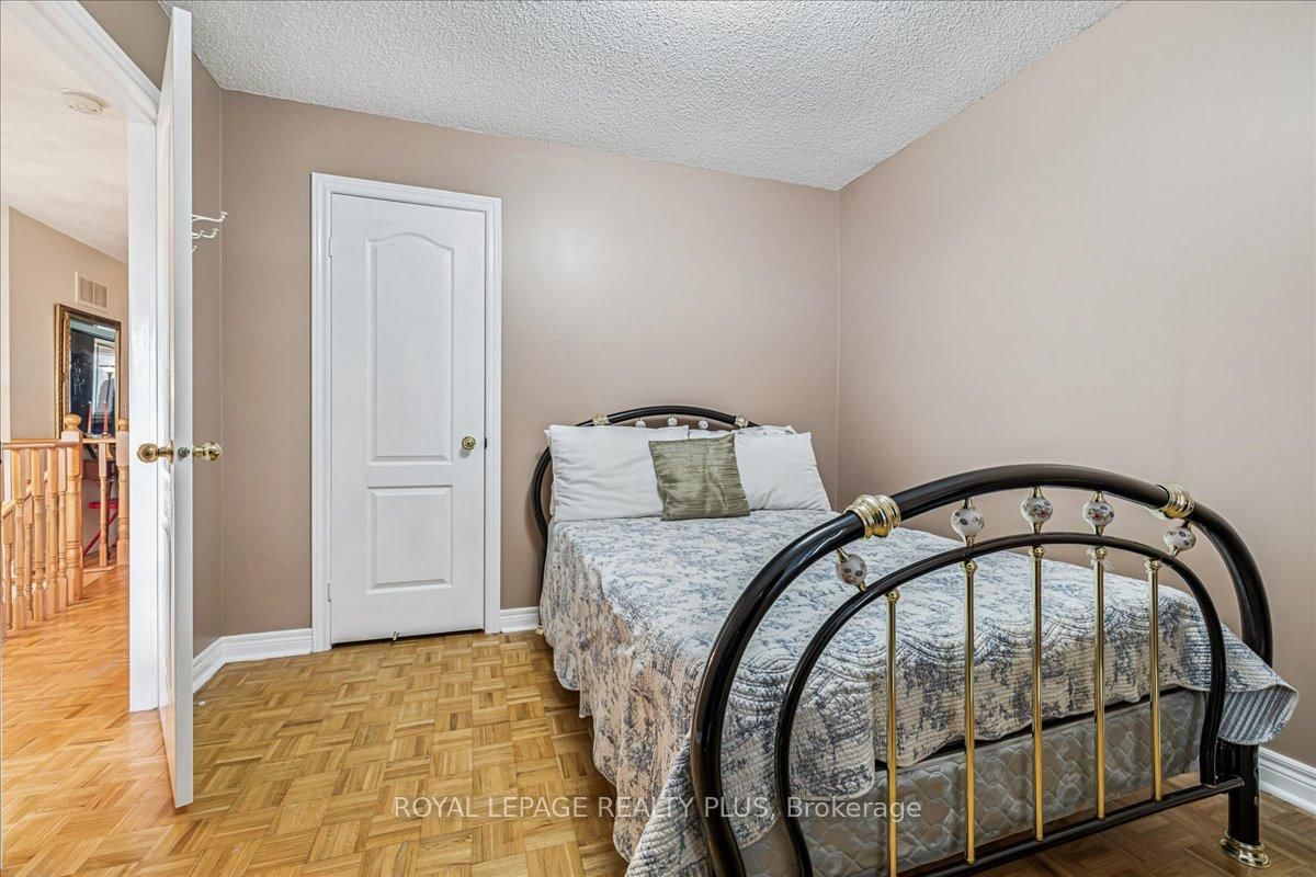 Detached House for sale at 3561 Old Orchard Park Drive, Mississauga, Ontario, L5B 4E3 - Fairview - MLS: W12888716