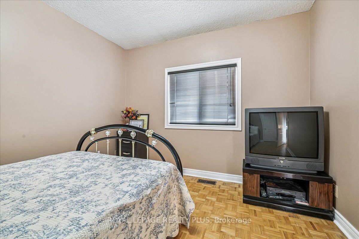 Detached House for sale at 3561 Old Orchard Park Drive, Mississauga, Ontario, L5B 4E3 - Fairview - MLS: W12888716