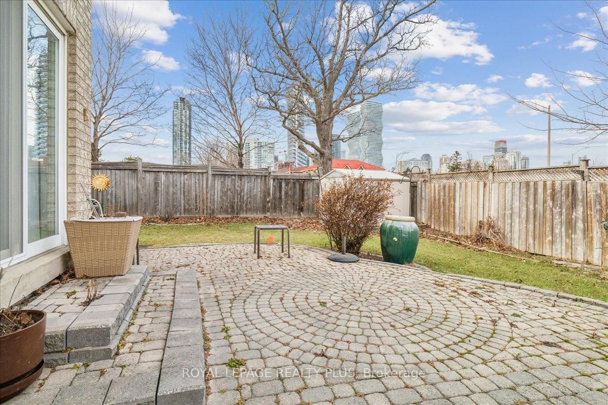 Detached House for sale at 3561 Old Orchard Park Drive, Mississauga, Ontario, L5B 4E3 - Fairview - MLS: W12888716