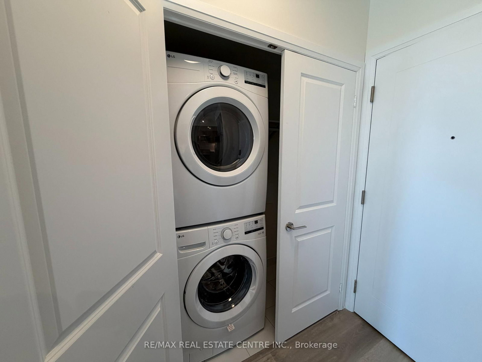 15 Watergarden Drive, Unit 1703 - Photo 8